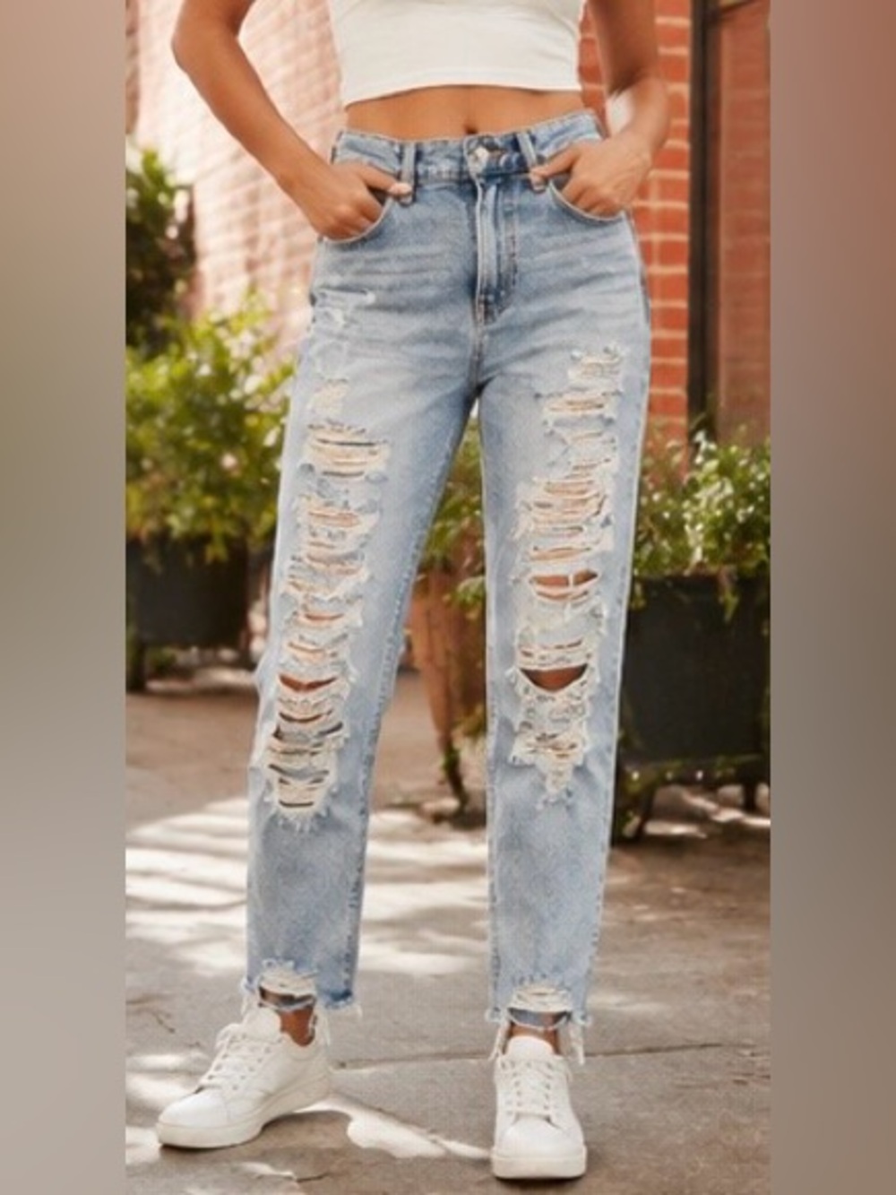 American Eagle Mom Jeans 2 Short Light Wash Distressed Ripped Stretch Denim